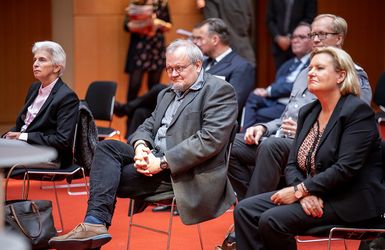 Politiker aller im Bundestag vertretenen Parteien kamen zur Vorstellung der jüngsten Initiative des DBwV. Foto: DBwV/Yann Bombeke