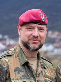 Stabsunteroffizier Christian E. hat sich die vergangenen Monate ehrenamtlich als Ansprechpartner im Einsatz für den BundeswehrVerband engagiert. Foto: DBwV/Yann Bombeke