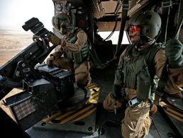 Dieses Foto wurde an Bord eines  Mehrzweckhubschrauber NH-90 aufgenommen, während er im Rahmen der UN-Mission MINUSMA in Mali unterwegs ist.  Foto: Bundeswehr/Sebastian Wilke/Archiv