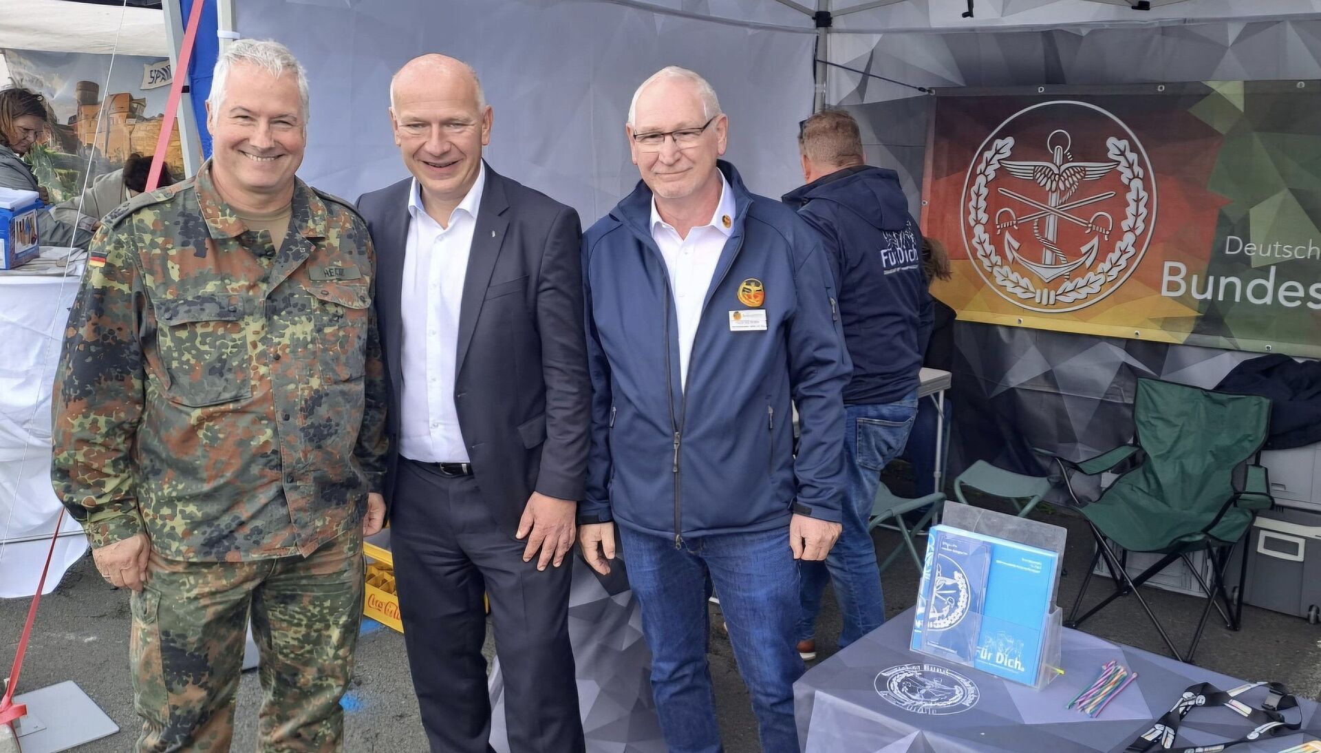 Berlin: Flugplatzfest in Gatow – gute Stimmung trotz stürmischer Böen