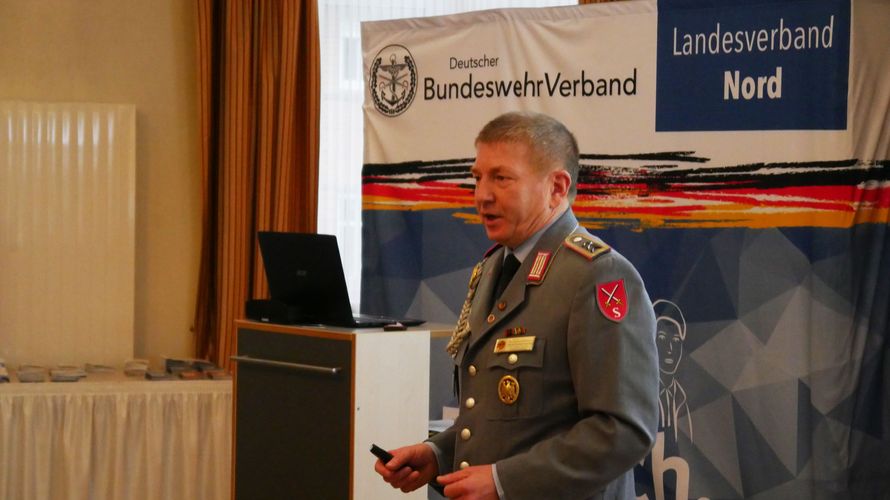 Stabsfeldwebel a.D. Gerd Dombrowski führte durch die Veranstaltung. Foto: DBwV