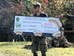Die beeindruckende Spende von 3000 Euro konnte jetzt an die Soldaten und Veteranen Stiftung übergeben werden. Foto: OFw Florian Kempf