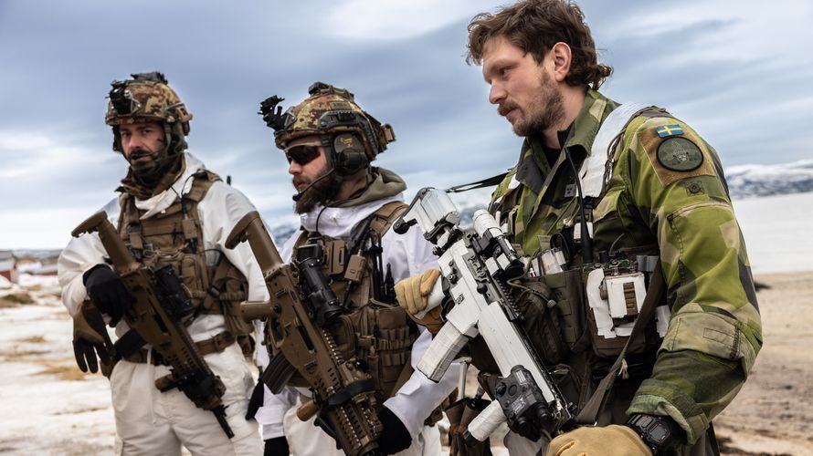Bei der Übung Nordic Response 2024 trainieren unter anderem schwedische und finnische Soldatinnen und Soldaten bei eisigen Temperaturen im Norden Skandinaviens. Die Übung ist Teil der NATO-Großübung „Steadfast Defender". Foto: NATO