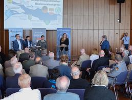 Zum Bodenseekongress nach Friedrichshafen kamen über 150 interessierte Gäste aus Deutschland, Österreich und der Schweiz. Foto: Ingo Kaminsky