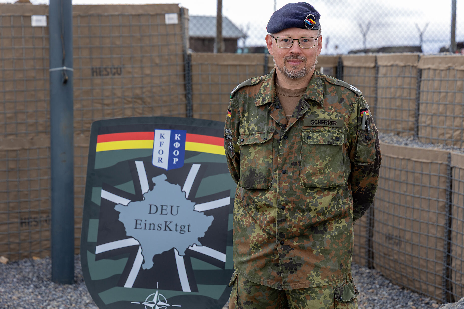 Oberstleutnant Daniel Scherrer führt die deutschen Soldatinnen und Soldaten im Camp Bondsteel in Ferizaj an. Foto: DBwV/Yann Bombeke