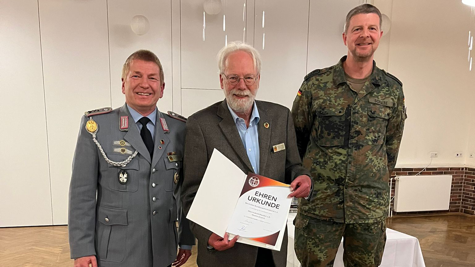 Goldene Verdienstnadel für Martin Gramit