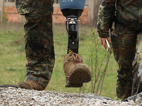 Das Soldatenentschädigungsgesetz regelt Anerkennung und Versorgungsleistungen für Soldatinnen und Soldaten, die eine auf den Wehrdienst zurückzuführende Gesundheitsbeeinträchtigung erlitten haben. Archivfoto: DBwV/Yann Bombeke