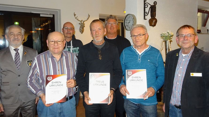 Vorsitzender Hendrik Rohm (v.l.), Joachim Vogler, Michael Kiefer, Bernd Holzwarth, Joachim Fidorra, Gerd Schempp, Bezirksvorsitzender Harald Lott. Foto: sKERH Zollernalb