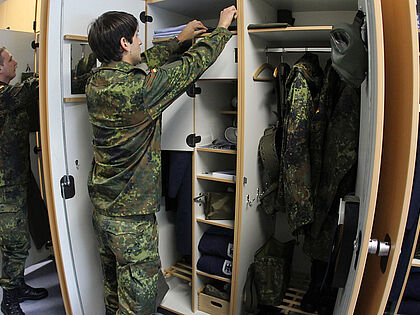 Diese Rekruten des Luftwaffenausbildungsregiments gehörten zu den letzten Wehrpflichtigen, die zum Jahresbeginn 2011 eingezogen wurden. Foto: Bundeswehr/Andrea Bienert