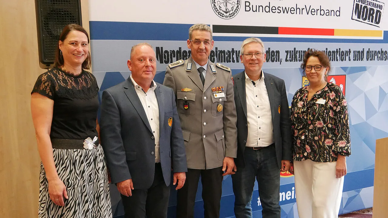 Regina Lenz (v.l.n.r.), Thomas Harder, Oliver Sekuli, Stephan Peters und Ramona Mlodoch referierten in Adendorf über administrative Angelegenheiten. Foto: LV Nord