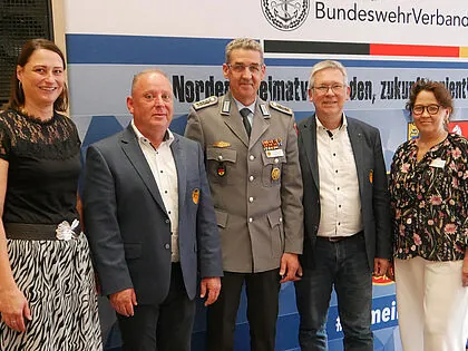 Regina Lenz (v.l.n.r.), Thomas Harder, Oliver Sekuli, Stephan Peters und Ramona Mlodoch referierten in Adendorf über administrative Angelegenheiten. Foto: LV Nord