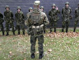 Soldaten in der Grundausbildung: Kommt jetzt die Wehrpflicht zurück? Foto: dpa