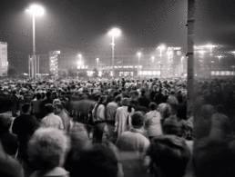 "Unglaubliche Bilder aus Leipzig": Am Abend des 9. Oktober 1989 gehen 70.000 Menschen zur Montagsdemonstration auf die Straße. Foto: picture alliance/Volkmar Heinz