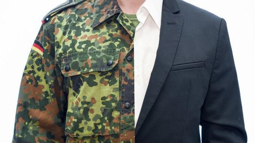 Von der Bundeswehr in die Privatwirtschaft, von der Privatwirtschaft in die Bundeswehr oder weiter in der Privatwirtschaft belassen – eine einheitliche Linie bei den Dienstleistungen für die Bundeswehr ist nicht erkennbar. Foto: DBwV