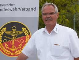 Stabsfeldwebel a.D. Willy Hanemann als Standortbeauftragter bei einer der zahlreichen Veranstaltungen in der Pionierkaserne auf der Schanz in Ingolstadt. Foto: DBwV/StoKa Ingolstadt