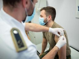 Die Duldungspflicht für Soldaten bei herkömmlichen Basis-Impfungen (z.B. Tetanus und Diphtherie) gilt bisher nicht für die Immunisierung gegen COVID-19. Foto: Bundeswehr/Tom Twardy