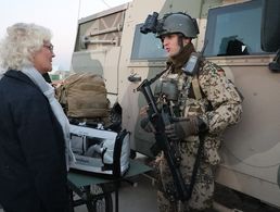 Im nordirakischen Erbil informierte sich Verteidigungsministerin Christine Lambrecht über die Mission Capacity Building Iraq. Foto: Bundeswehr