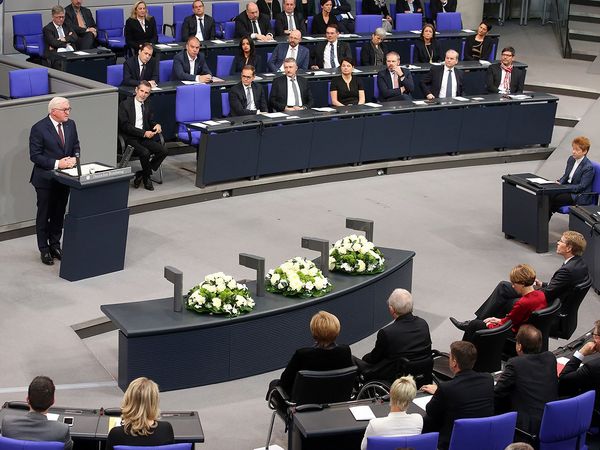 In einer Gedenkstunde im Bundestag erinnerte Bundespräsident Frank-Walter Steinmeier an die Novemberrevolution von 1918. Foto: dpa