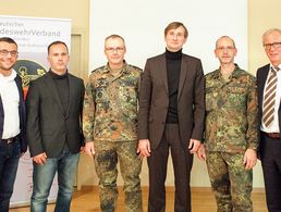MdL Marc Speicher, M d.R. Hendrik Krause, BrigGen Stefan Geilen, Prof. Sönke Neitzel, Hptm Uwe A. Kammer, MdL Günter Heinrich, Vizepräsident des saarländischen Landtages Foto: StoKa Saarlouis