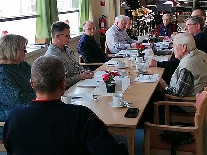 Interessiert verfolgte die anwesenden Mitglieder der sKERH Cottbus die Ausführungen des Vorsitzenden sowie des Bezirksvorsitzenden bei der Mitgliederversammlung. Foto: Hartmut von Steimker