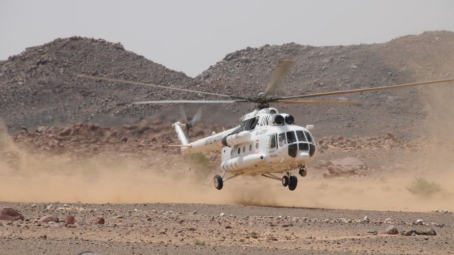 Ein Hubschrauber der UN-Mission MINURSO in der Westsahara. An einem Grenzübergang zu Mauretanien kam es jetzt zu Gefechten zwischen Kämpfern der Polisario-Front und der marokkanischen Armee. Foto: United Nations