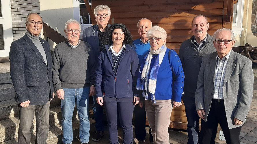 Unter Leitung des Bezirksvorsitzenden Helmut Pries (3.v.l) erfolgte die Vorstandswahl bei der ERH Dill/Sieg. Foto: KERH Dill/Sieg