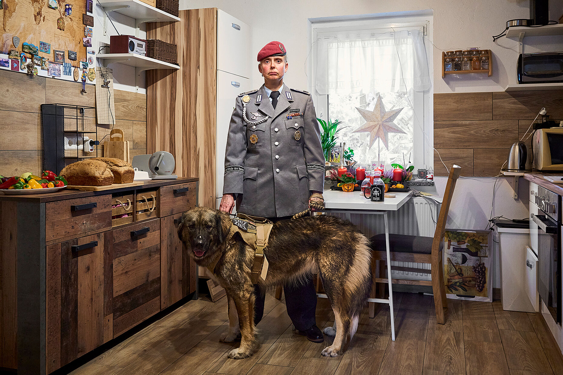 Nicht nur die Porträtierten erzäalen ihre Geschichte, auch ihre Wohnungen tun es. Foto: Jan Kraus
