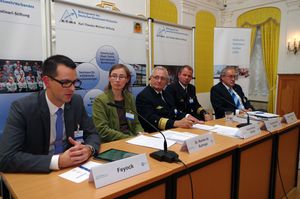 Die Experten auf dem Podium beantworteten ausführlich die Fragen der Teilnehmer. Foto: DBwV