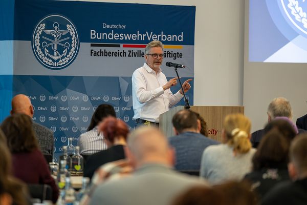 Zum politischen Wirken des DBwV trug der Abteilungsleiter Politik, Fritz von Korff, vor. Foto: DBwV/Yann Bombeke