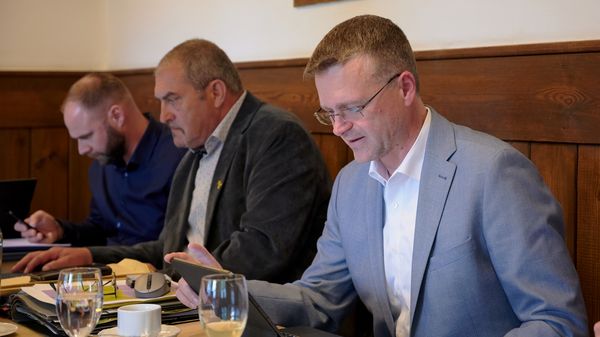 Bundesvorsitzender Oberst André Wüstner gab bei der Landesvorstandssitzung seine Einschätzung zu Koalitionsvertrag, Wirtschaftslage sowie Wehrdienstdebatte und diskutierte Aspekte der Vorbereitung auf die Hauptversammlung des DBwV. Foto: DBwV/IK