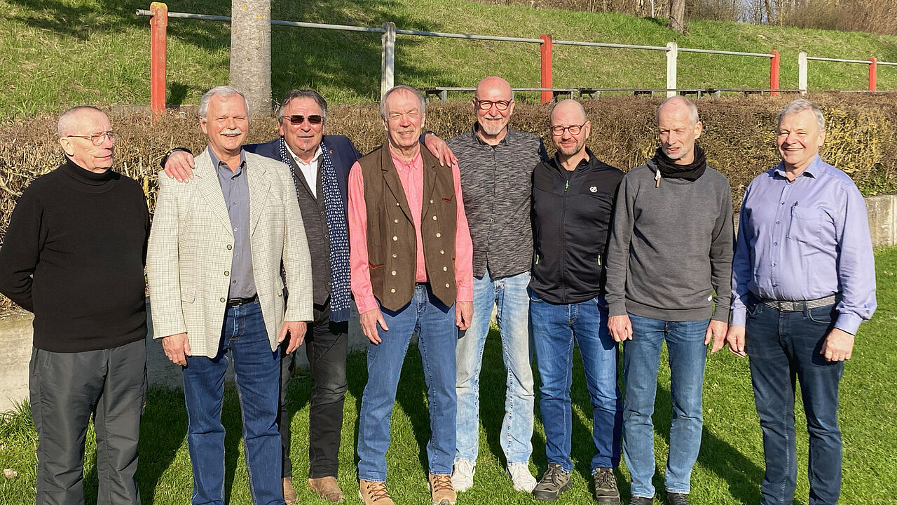 Der wiedergewählte, wenig veränderte Vorstand der Kameradschaft ERH Donauwörth kann seine erfolgreiche Arbeit unter Vorsitz von Oberstabsfeldwebel a.D. Peter Schierle (2.v.l.) in den kommenden zwei Jahren fortsetzen. Foto: Johann Baars