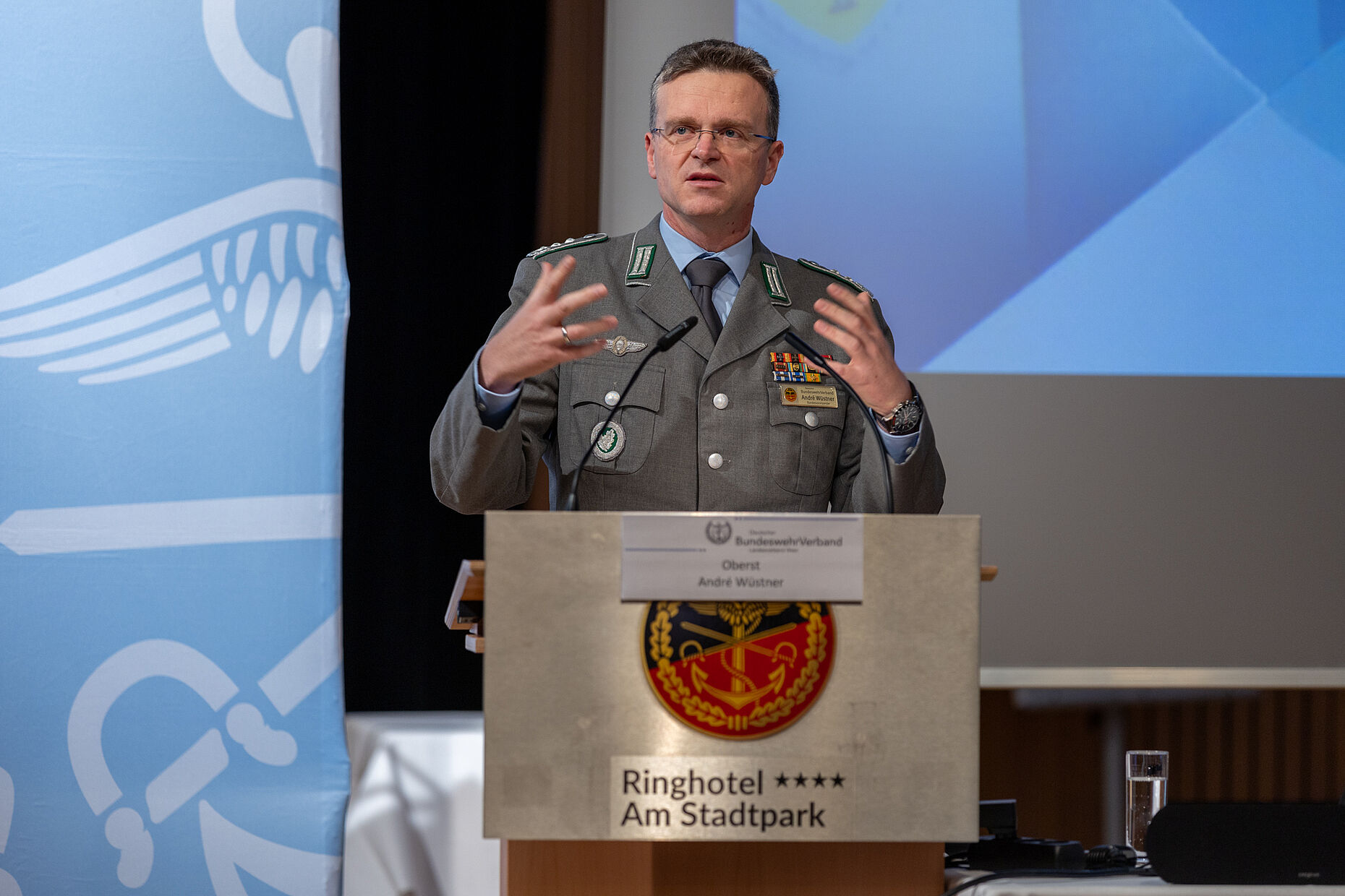 Die Frage ist: Wieviel Zeit verliert die Organisation Bundeswehr im Übergang nach der Wahl? Wir haben keine Zeit und müssen die identifizierten Vorhaben umsetzen, so Bundesvorsitzender Oberst André Wüstner. Foto: DBwV/Sarina Flachsmeier