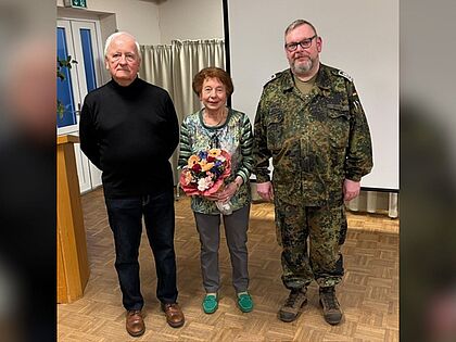 Johannes und Karin Wallusch mit dem neuen Vorsitzenden, Stabsfeldwebel a.D. Jörg Steyer. Foto: DBwV