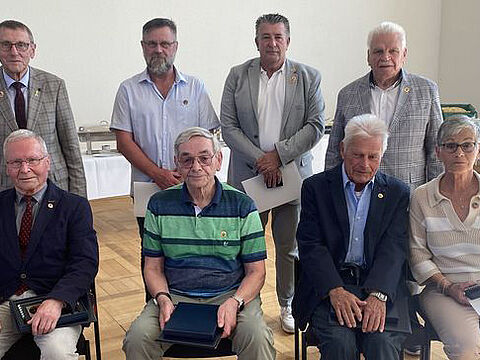 In Munster: Vorstandmitglieder und die Geehrten. Foto: LV Nord