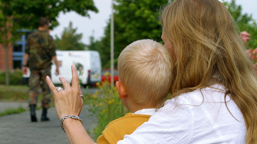 Forderung nach familiengerechtere Verwendungsplanung. Foto: Bundeswehr/Herholt