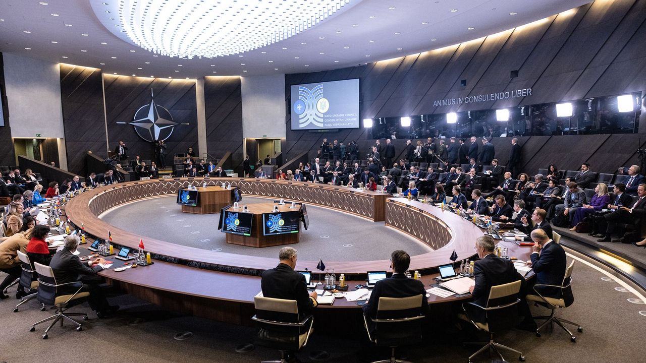 Die Außenminister der NATO-Staaten trafen sich in Brüssel zu zweitägigen Konsultationen mit ihrem ukrainischen Amtskollegen. Foto: NATO