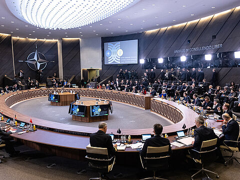 Die Außenminister der NATO-Staaten trafen sich in Brüssel zu zweitägigen Konsultationen mit ihrem ukrainischen Amtskollegen. Foto: NATO