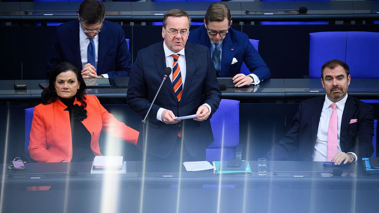 Verteidigungsminister Boris Pistorius stellte sich am Mittwoch den Fragen der Abgeordneten im Bundestag. Foto: picture alliance/dpa/Bernd von Jutrczenka