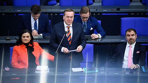 Verteidigungsminister Boris Pistorius stellte sich am Mittwoch den Fragen der Abgeordneten im Bundestag. Foto: picture alliance/dpa/Bernd von Jutrczenka