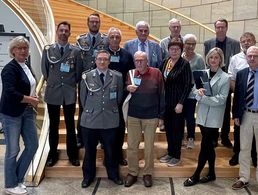 Die Besuchergruppe der Standortkameradschaft Minden mit der Wahlkreisabgeordneten Chistina Wenig (v.l). Foto: Oberstleutnant a.D. B. Fricke