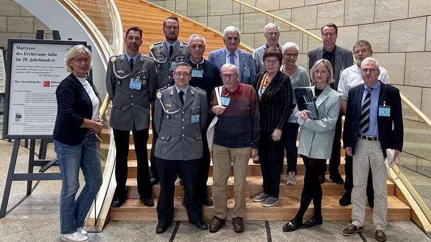 Die Besuchergruppe der Standortkameradschaft Minden mit der Wahlkreisabgeordneten Chistina Wenig (v.l). Foto: Oberstleutnant a.D. B. Fricke