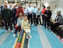Mitglieder der KERH Stralsund auf der Kegelbahn. Foto: DBwV/Schülke