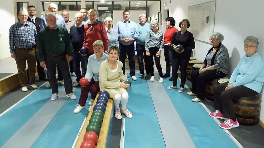 Mitglieder der KERH Stralsund auf der Kegelbahn. Foto: DBwV/Schülke