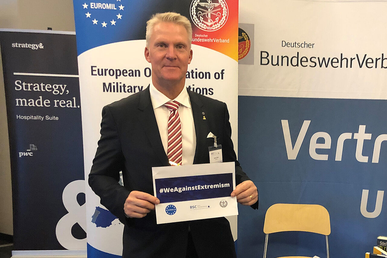 Klare Zeichen setzen gegen Extremismus: Das ist das Ziel der Social-Media-Kampagnen "WeAgainstExtremism". Foto: DBwV