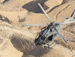 Drei Hubschrauber vom Typ H145 M LUH SOF, hier bei der Hitzeerprobung 2017 in Jordanien, hat die Bundeswehr zur Unterstützung der Operation "Gazelle" nach Westafrika verlegt, wie jetzt bekannt wurde. Foto: Bundeswehr/Johannes Heyn