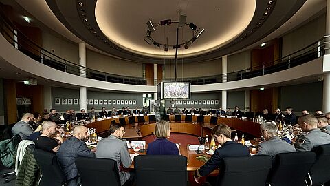 Auch das ist ein Zeichen der Wertschätzung: Die Veteraninnen und Veteranen der Parlamentsarmee Bundeswehr wurden zur Tagung in den Bundestag eingeladen. Foto: DBwV/Sarina Flachsmeier