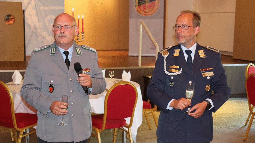 Die neue Spitze im Landesverband West: Der Landesvorsitzende Oberstleutnant Lutz Meier und sein Stellvertreter Stabsfeldwebel Volker Keil. Foto: DBwV/Carsten Pfenning