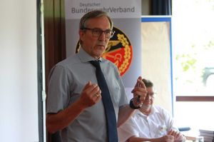 Landesvorsitzender Gerhard Stärk informiert über die Verbandsarbeit seit der der 20. Hauptversammlung Foto: DBwV