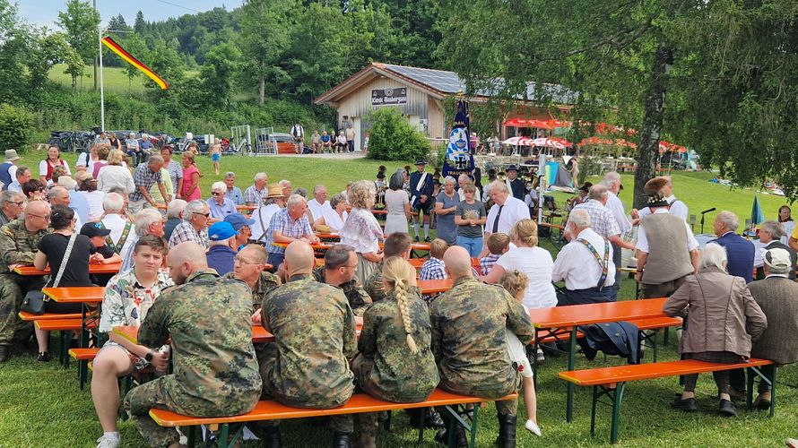 Am ersten Nationalen Veteranentag feierten nahezu 400 Buchinger und Gäste ihre Soldaten und Veteranen. Foto: DBwV
