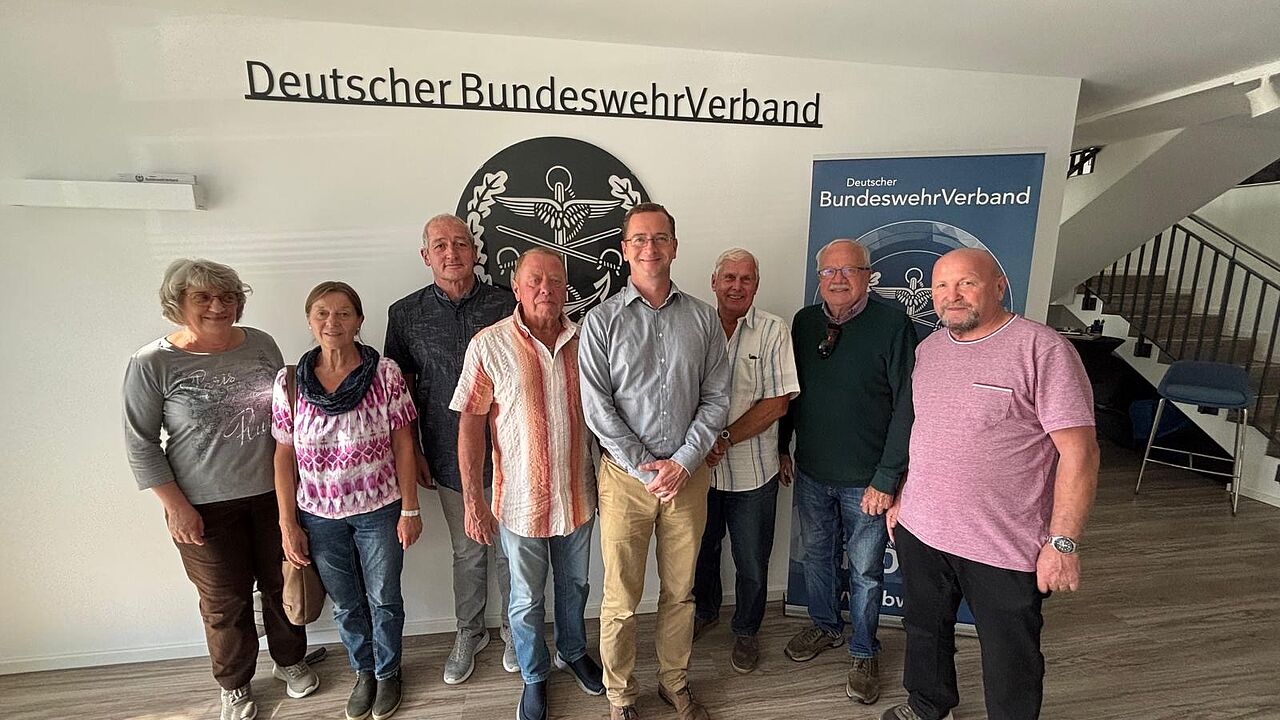 Die Teilnehmer der Exkursion nach Berlin der KERH Marienberg beim Besuch der Landesgeschäftsstelle Ost in Adlershof. Foto: Iwan Steer